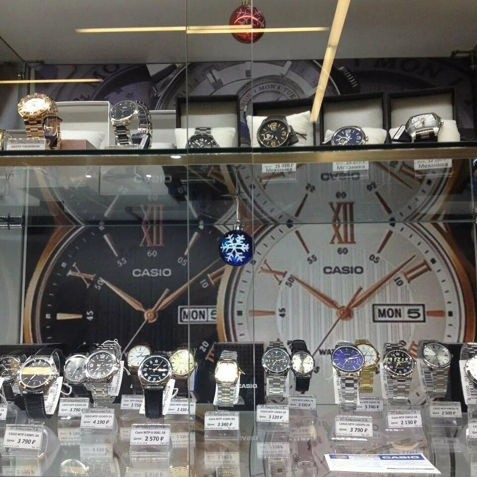 магазин часов. ближайшие магазин часов. часовой магазин фирмы. циферблат кемерово. витрина магазина часов.