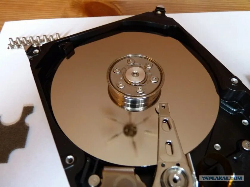 Хард диск ноутбука. Жесткий диск хдд. Жесткий диск. Hdd 20 tb. Рейнольд джонсон жесткий диск.