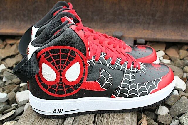 Кроссовки найк человек паук. Nike Air Jordan 1 Spider man. Nike Spider man Shoes. Nike Air Jordan Spider man 2023. Nike Venom Custom.