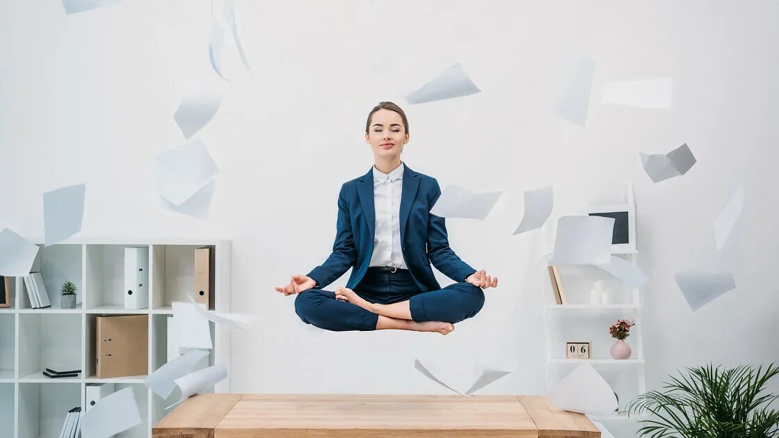 Девушка офисный работник. Эмоции в офисе. Женщина в состоянии работа. Стресс. Расстроенная женщина.