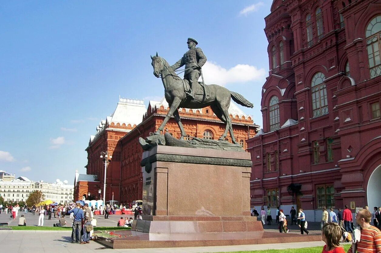 Вакансия памятники москва. Памятник монтажнику. Памятник книге в москве. Вакансия памятники москва. Доронина памятники москвы.