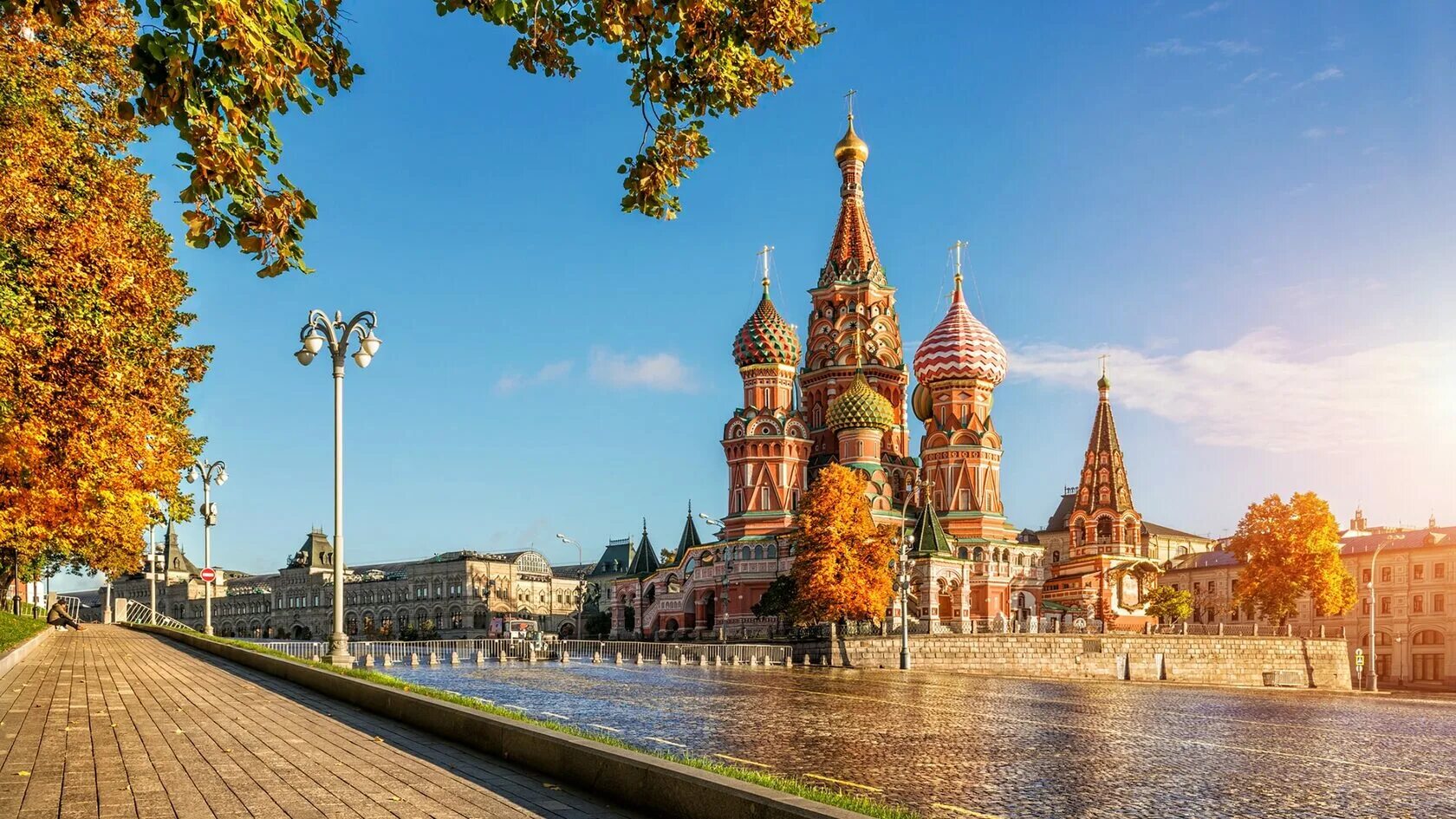 Что будет в стране в октябре. Храм Василия Блаженного в Москве осень.