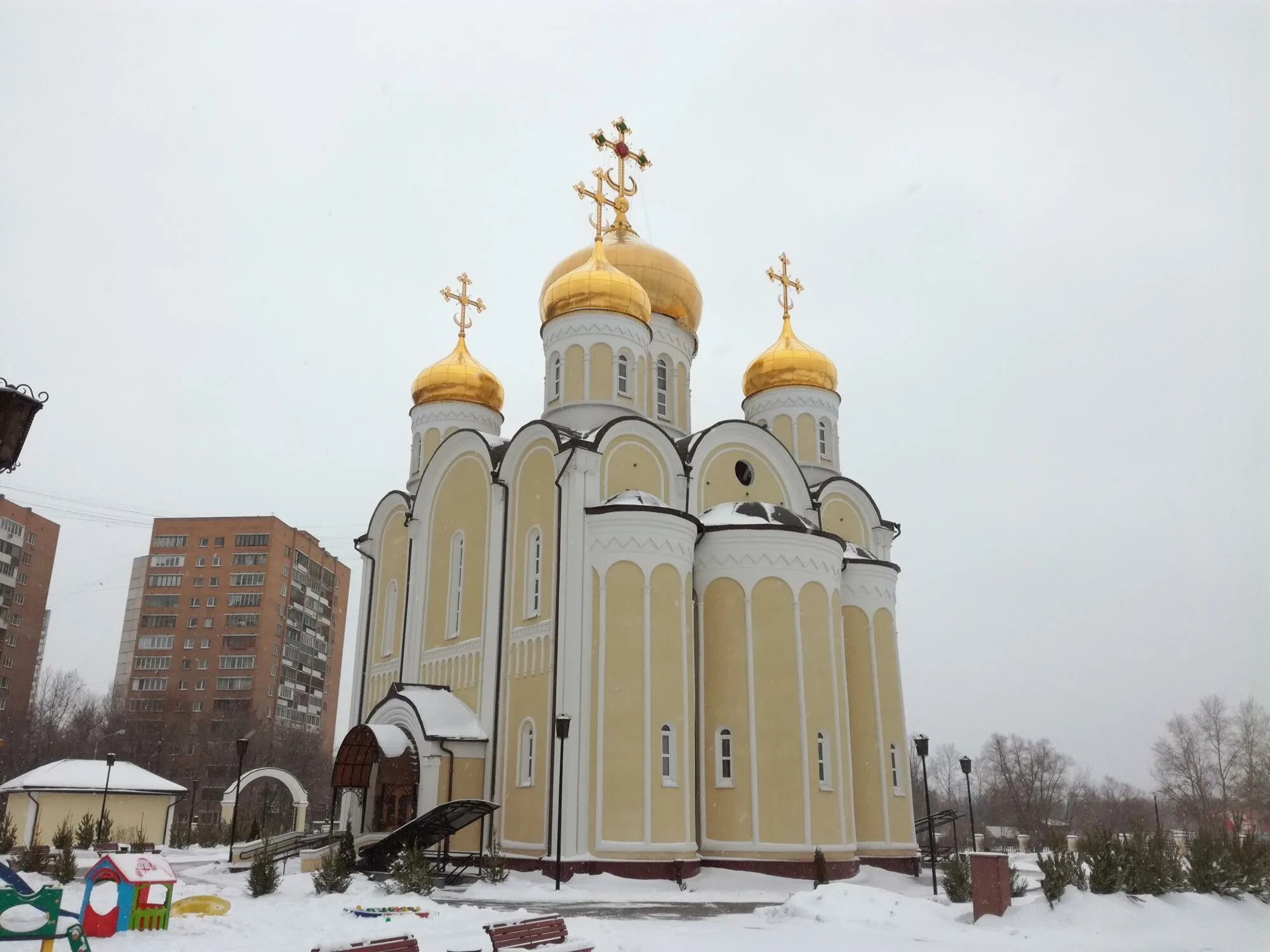 Храм спиридона тримифунтского приход. Храм святителя Спиридона. Храм Спиридона Тримифунского. Храм святителя Спиридона в Москве. Храм Спиридона Тримифунтского приход в Нагатинском.