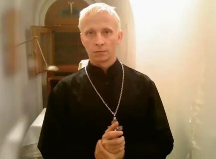Актер священник