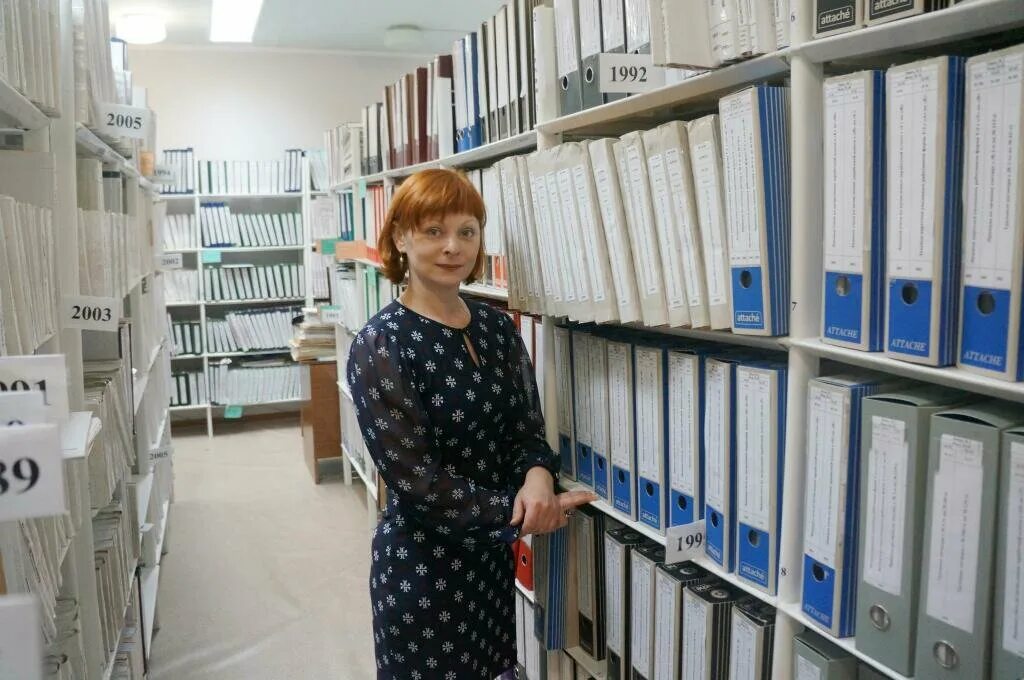 архивариус отзывы. музейный архивариус. архивариус. работник архива. заведующая архивом архивариус.