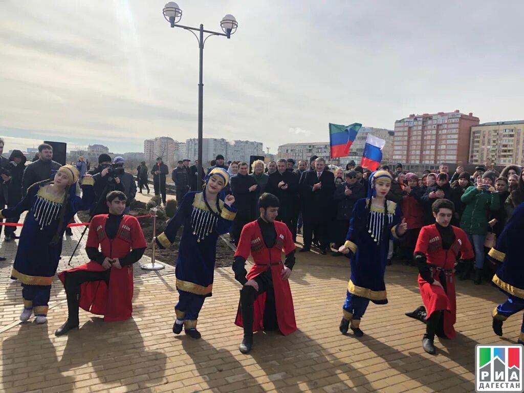 День каспийска 2024. Ргвк дагестан парад в каспийске. Каспийск достопримечательности. Новороссийск морской парад. Муаммар каддафи телохранители.