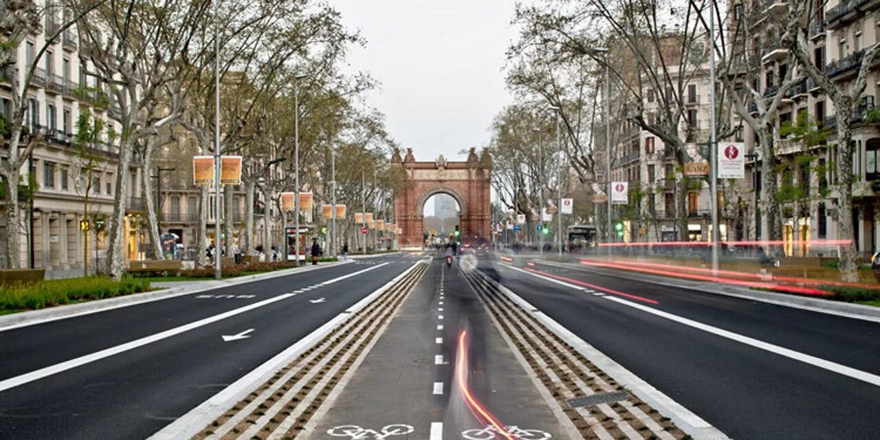 Барселона бульвар Пасео-де-Сан-Хуан. Passeig-de-St-Joan-Boulevard. Passeig Sant Joan. De street