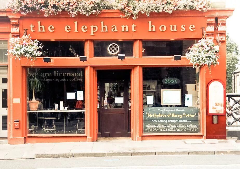 Elephant house. Кафе в Эдинбурге Роулинг. Elephant House Cafe Эдинбург. The Elephant House кафе в Эдинбурге.