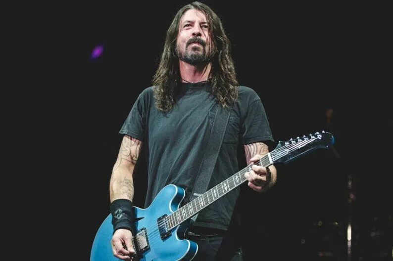 Дэйв нирвана. Foo fighters дэйв грол. Dave grohl everlong. Дейв гроул. Дейв гроул.