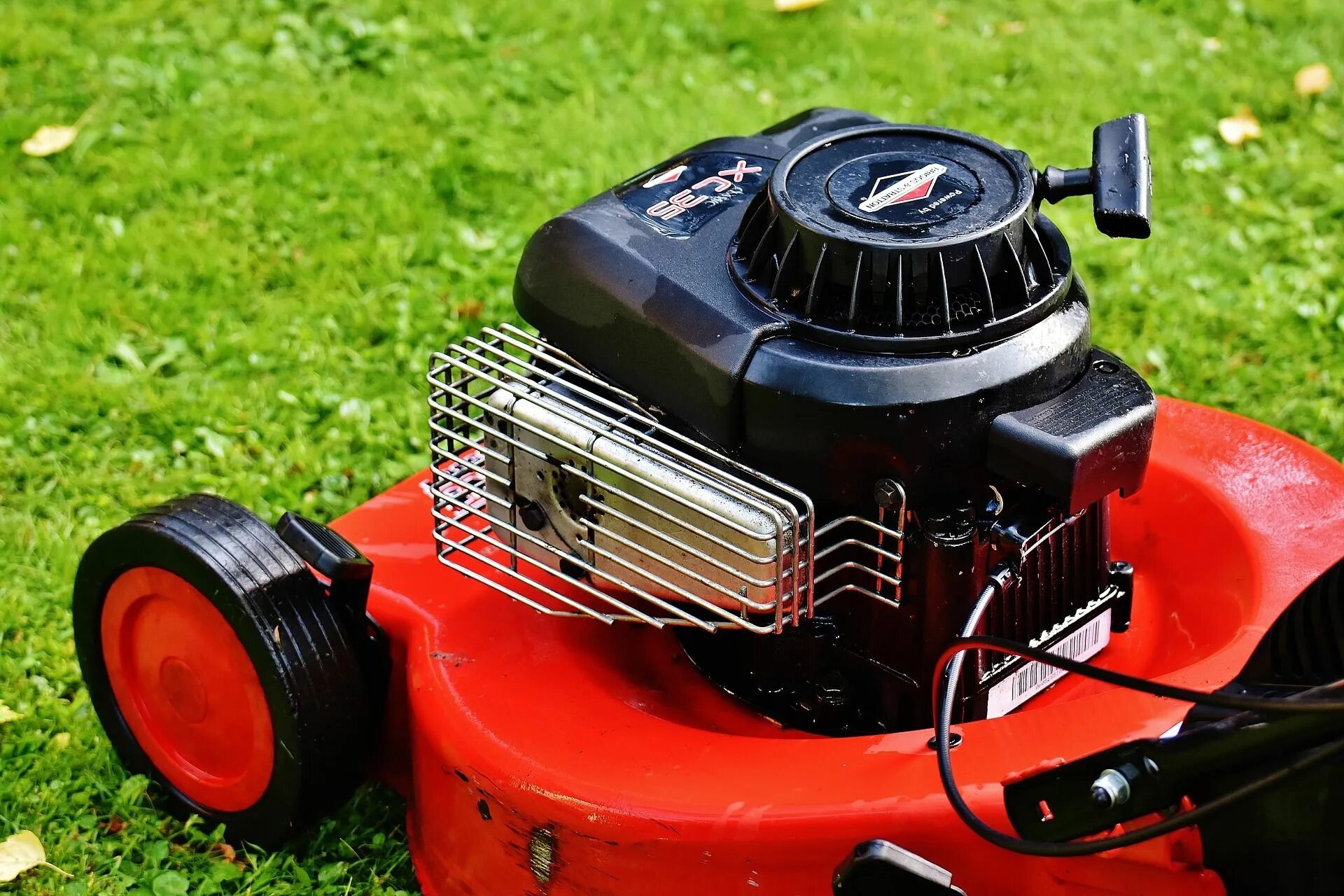 Lawn mower. Lawnmower газонокосилка. Газонокосилка Toro. Двигатель для газонокосилки. Газонокосилка с накопителем.