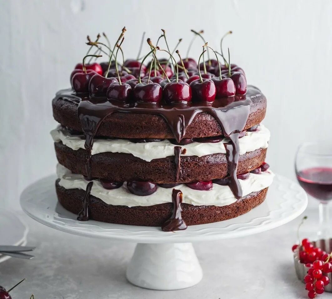 Торт "чёрный лес" (black forest cake). Швардсвальский вишневый торт «черный лес». Торт "чёрный лес" (black forest cake). Шварцвальдский вишневый торт черный лес. Торт "чёрный лес" (black forest cake).
