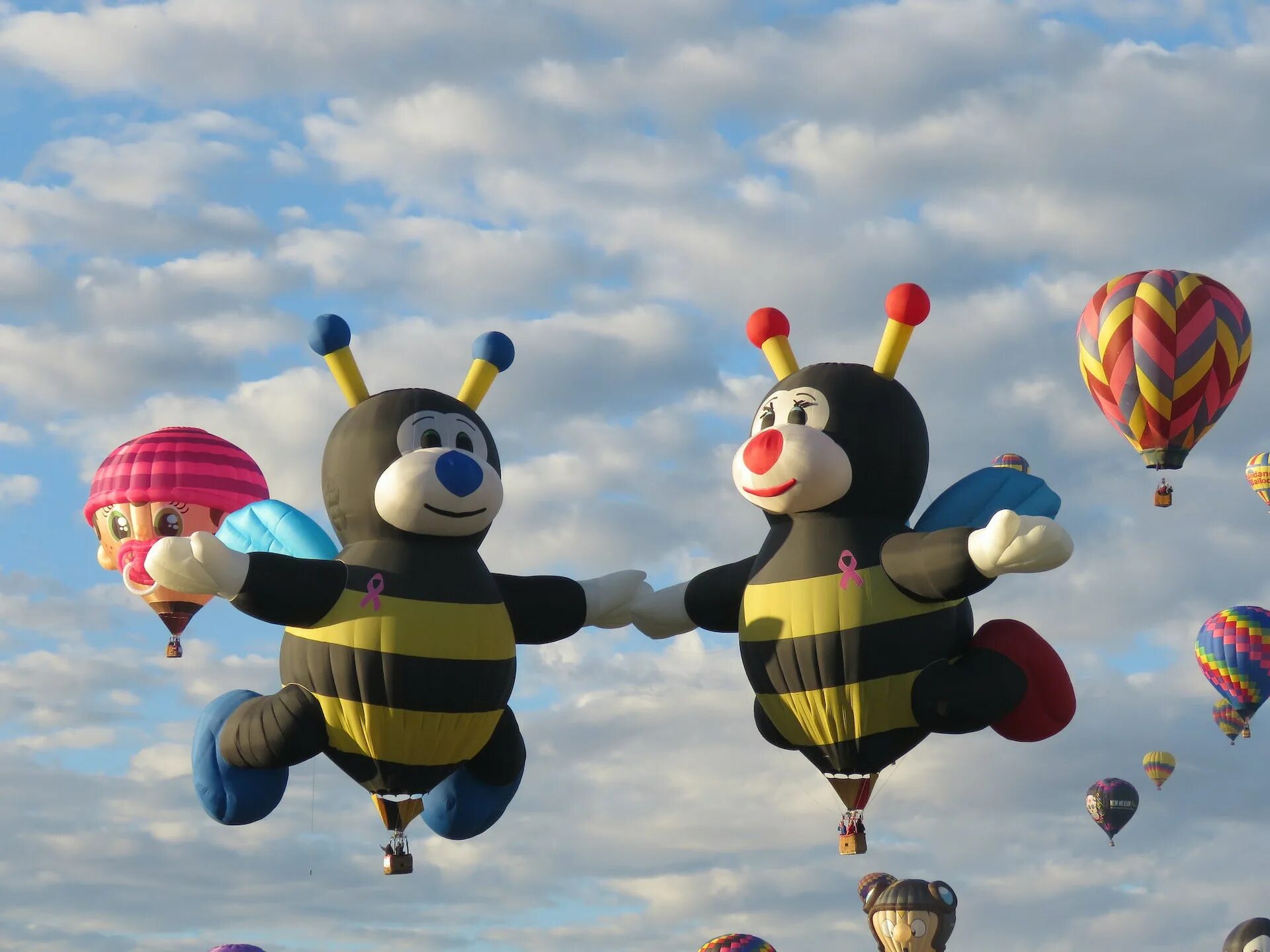 Воздушные шары винни пух. Парад воздушных шаров. воздушный шар пчела. воздушные шары сша. воздушный шар сша.