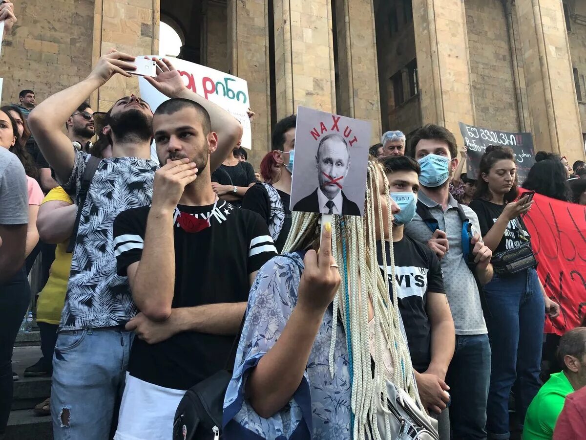 Протесты в Тбилиси. Антироссийские митинги в Тбилиси. Митинг против России в Грузии. Грузия события сегодня свежие новости