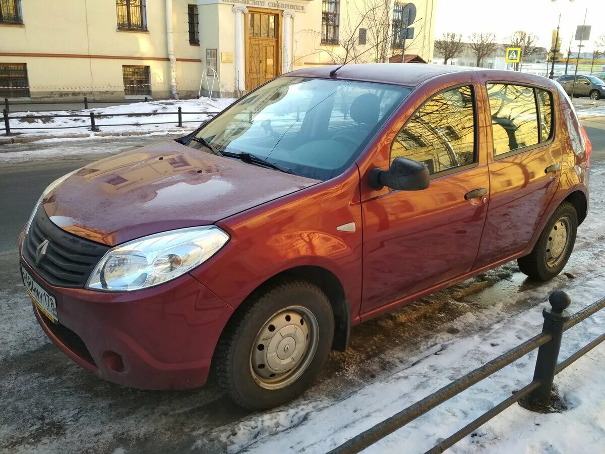 Renault sandero 1 поколение. Сандеро 1 поколение. Рено Сандеро 1покаление. Рено Сандеро 1 поколения 1.4.