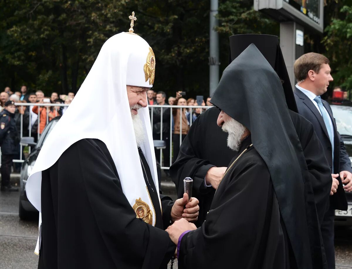 Армянская Апостольская Церковь Патриарх. Армянская апостольская церковь отличия