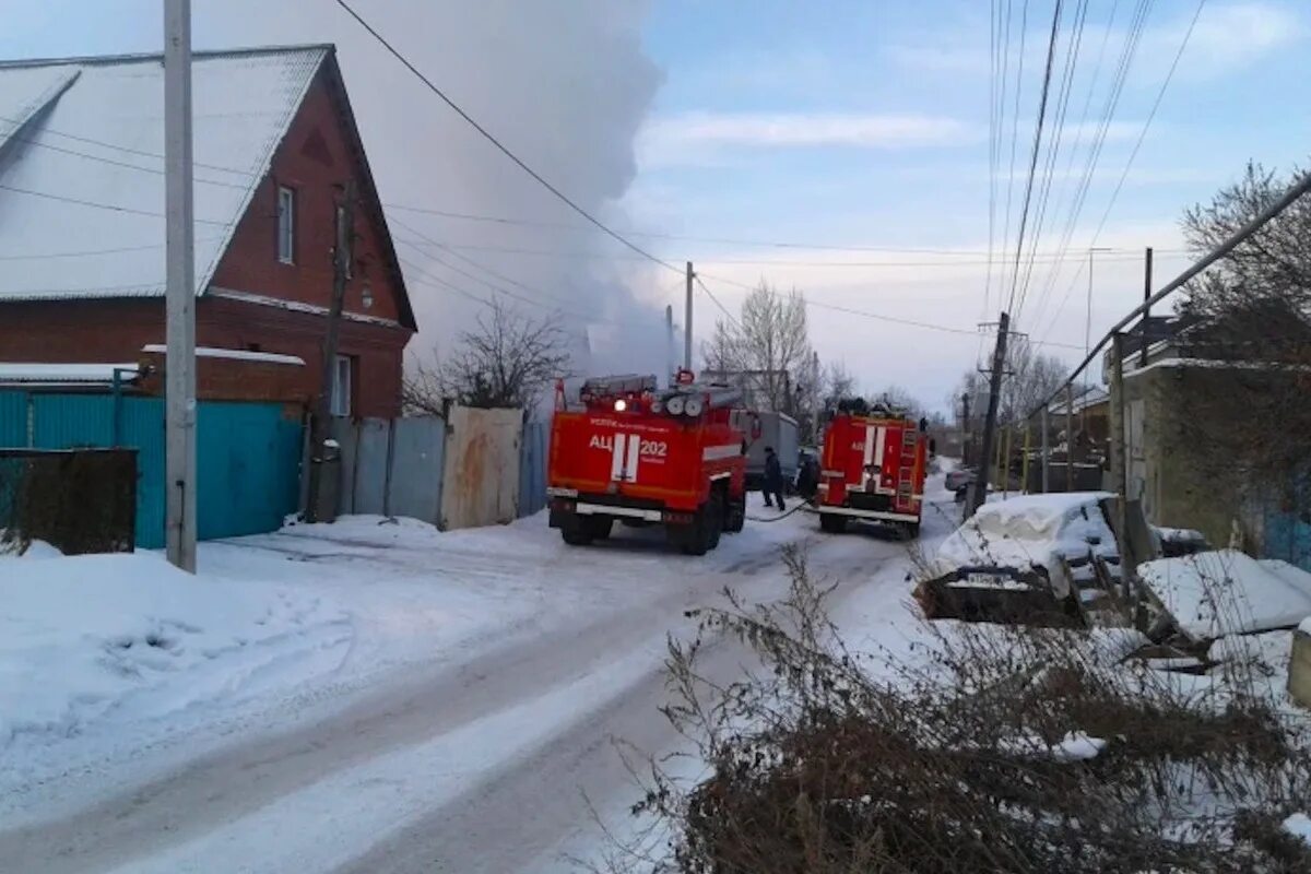 Октябрьский район Челябинской области пожар. Октябрьское Октябрьский район Челябинская область пожар. Пожар в селе Октябрьское Челябинской области вчера. Пожар в г Троицке.