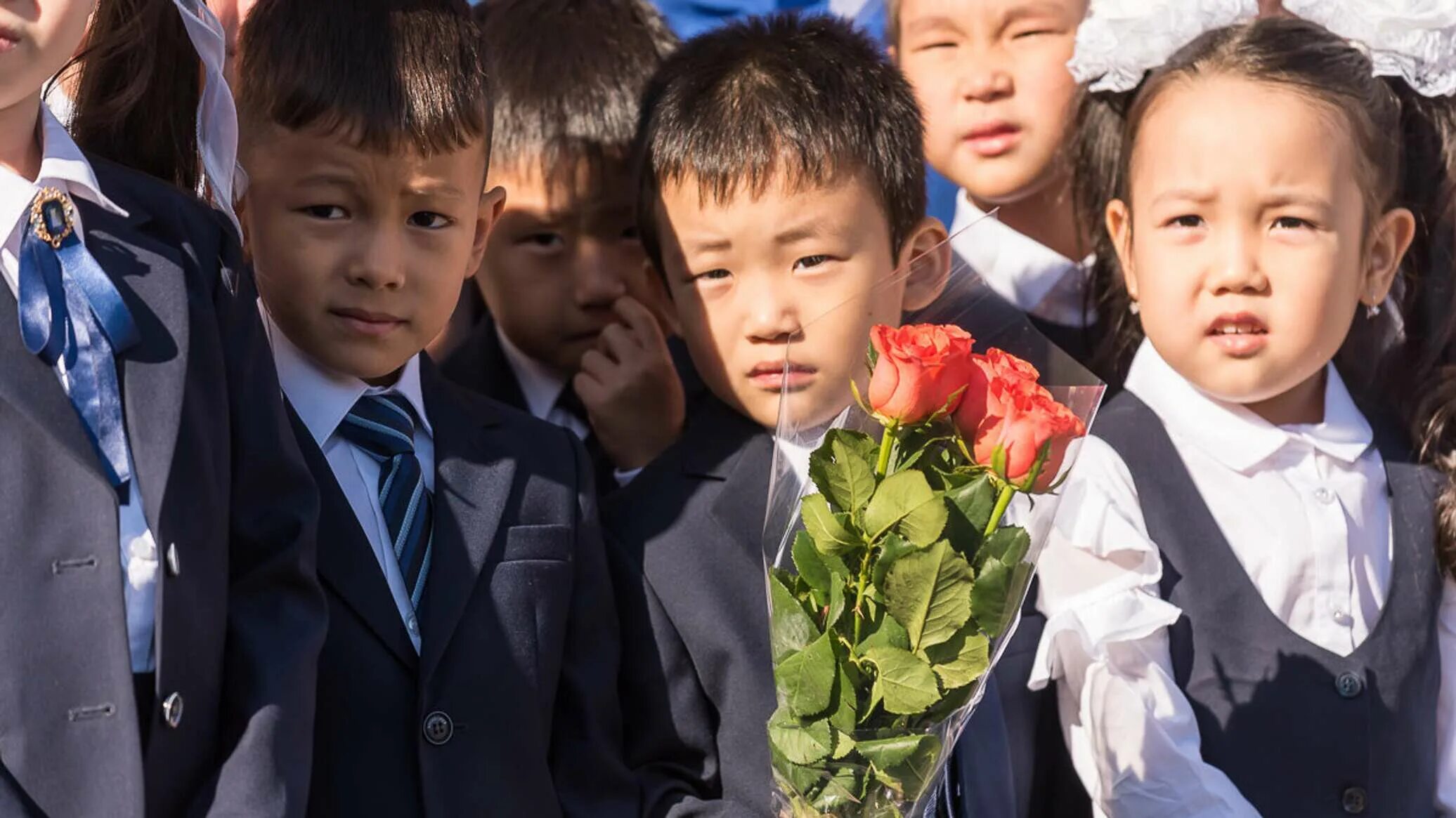 Қыркүйек білім. Первоклассники Казахстан. День знаний в Казахстане. Дети Казахстана. Первоклассник Азиат.