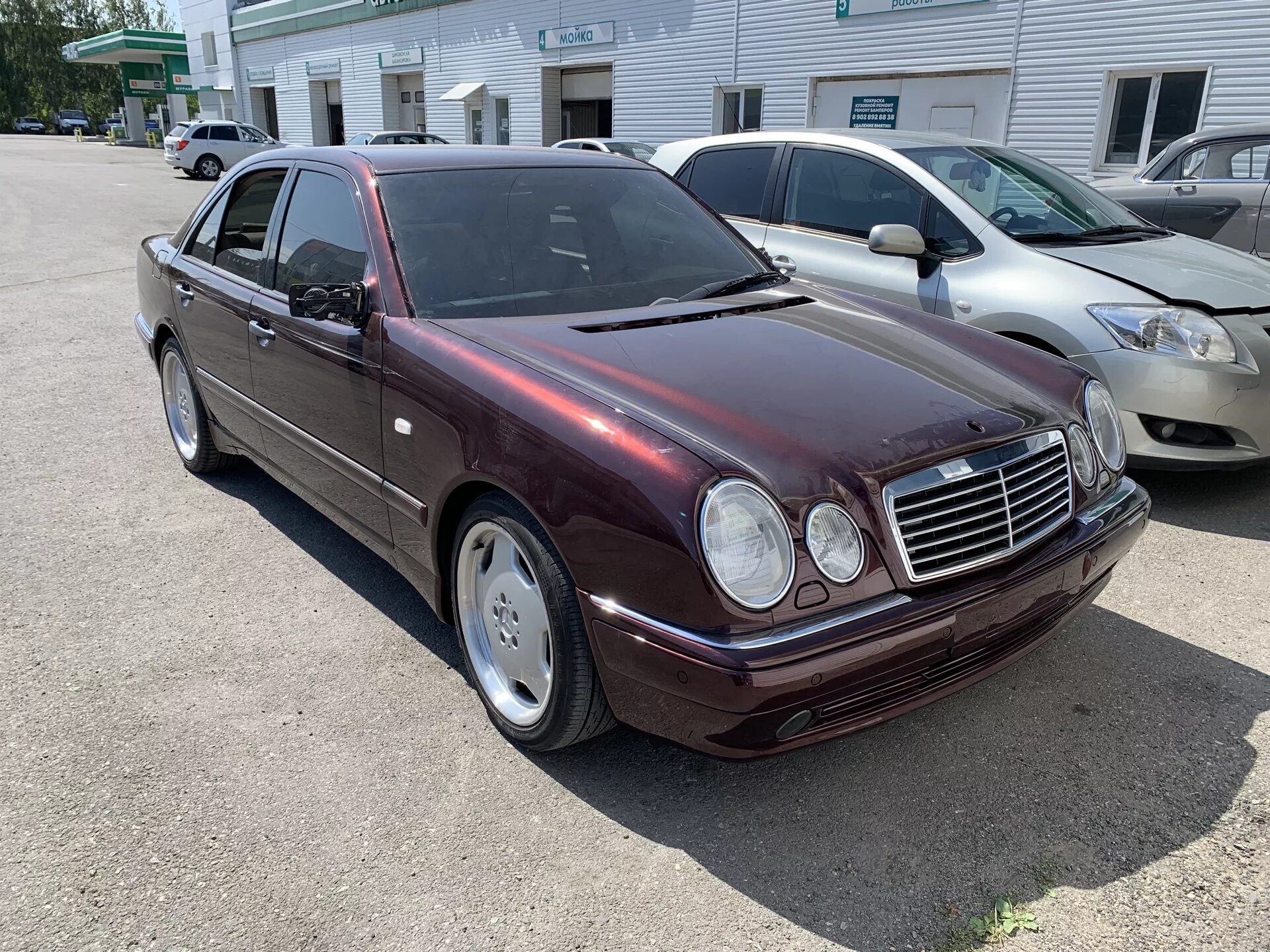 Мерседес 1998 купи. Мерседес 210 вишневый. Mercedes Benz w210 1998. Мерседес w210 1998. Mercedes w210 вишневый.