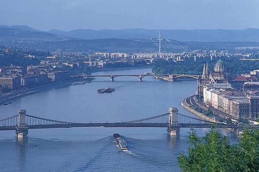 4 европейские столицы на какой реке. Город пешт венгрия. Danube river. Пассау на дунае. 4 европейские столицы на какой реке.