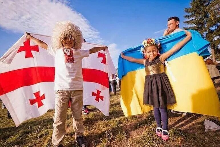 Україна грузія. Україна грузія. Флаг украины и грузии. Флаг королевства грузии. Дружба грузии и украины.