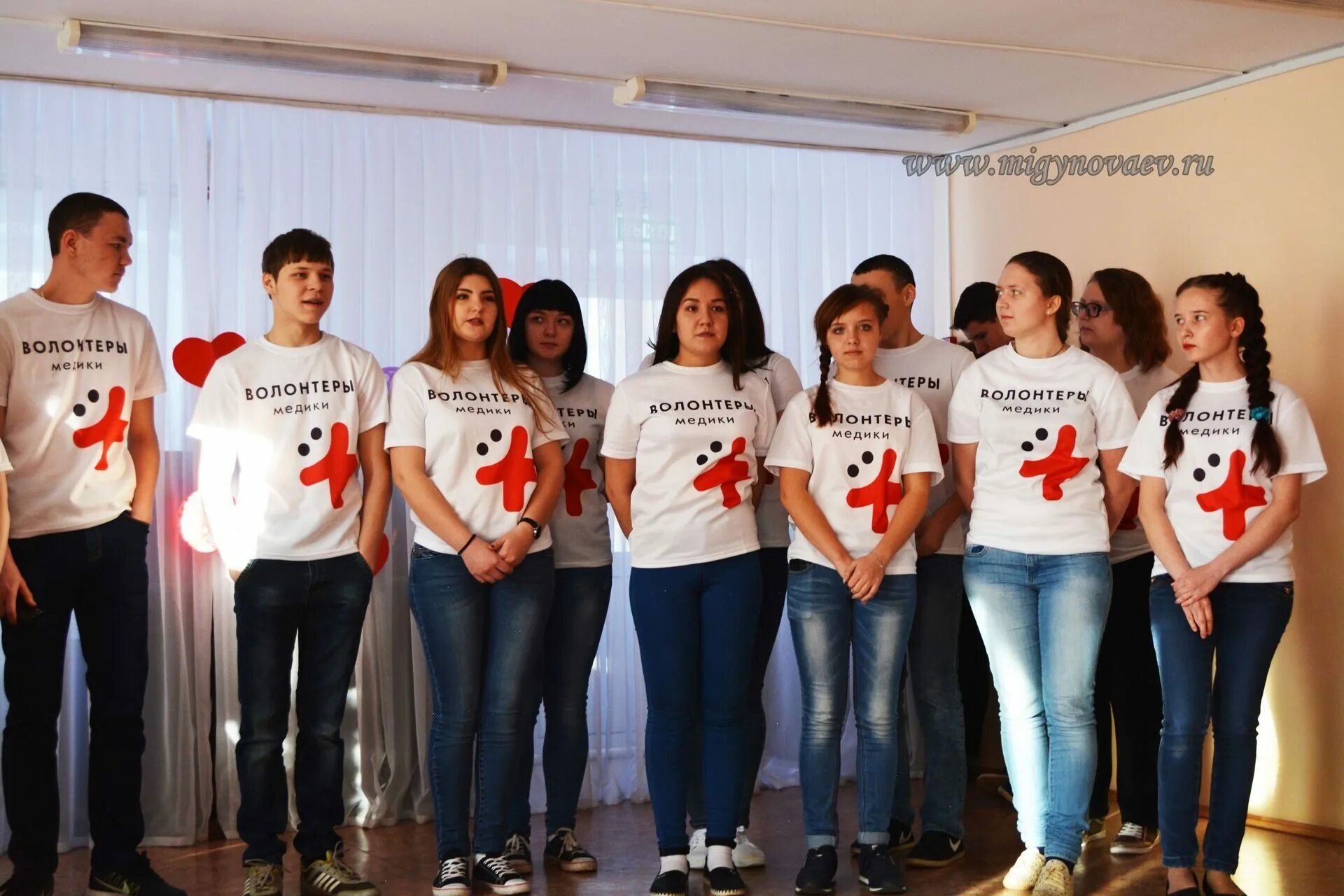 майка волонтера. волонтеры медики. волонтеры медики логотип. всероссийское общественное движение «волонтеры-медики». волонтеры медики логотип.