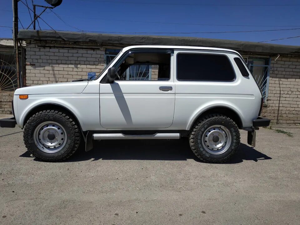 225/75/16 на ниву 29.3 дюйма КАМА 219 - Lada 4x4 3D, 1,7 л, 2007 года колёсные д