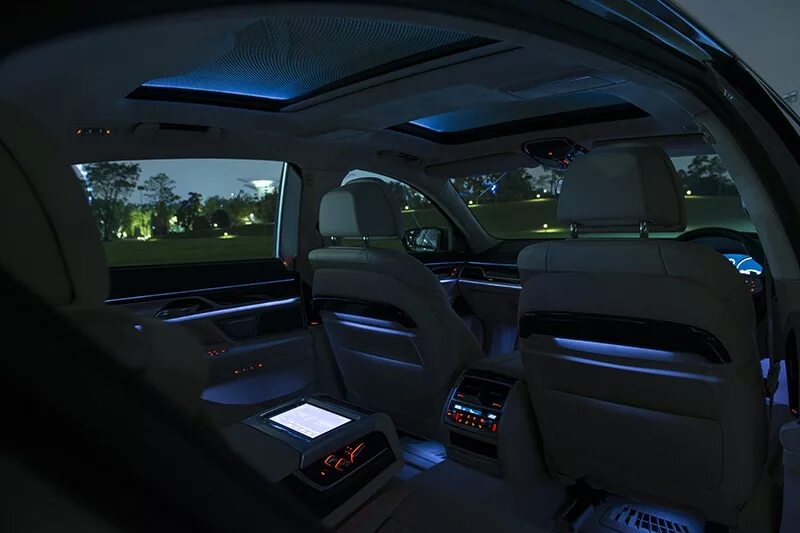 Bmw x5 подсветка. BMW 7g12 Interior Ambient Light. BMW 7 Interior Ambient Light. BMW x5 g05 подсветка салона. BMW g12 салон подсветка.
