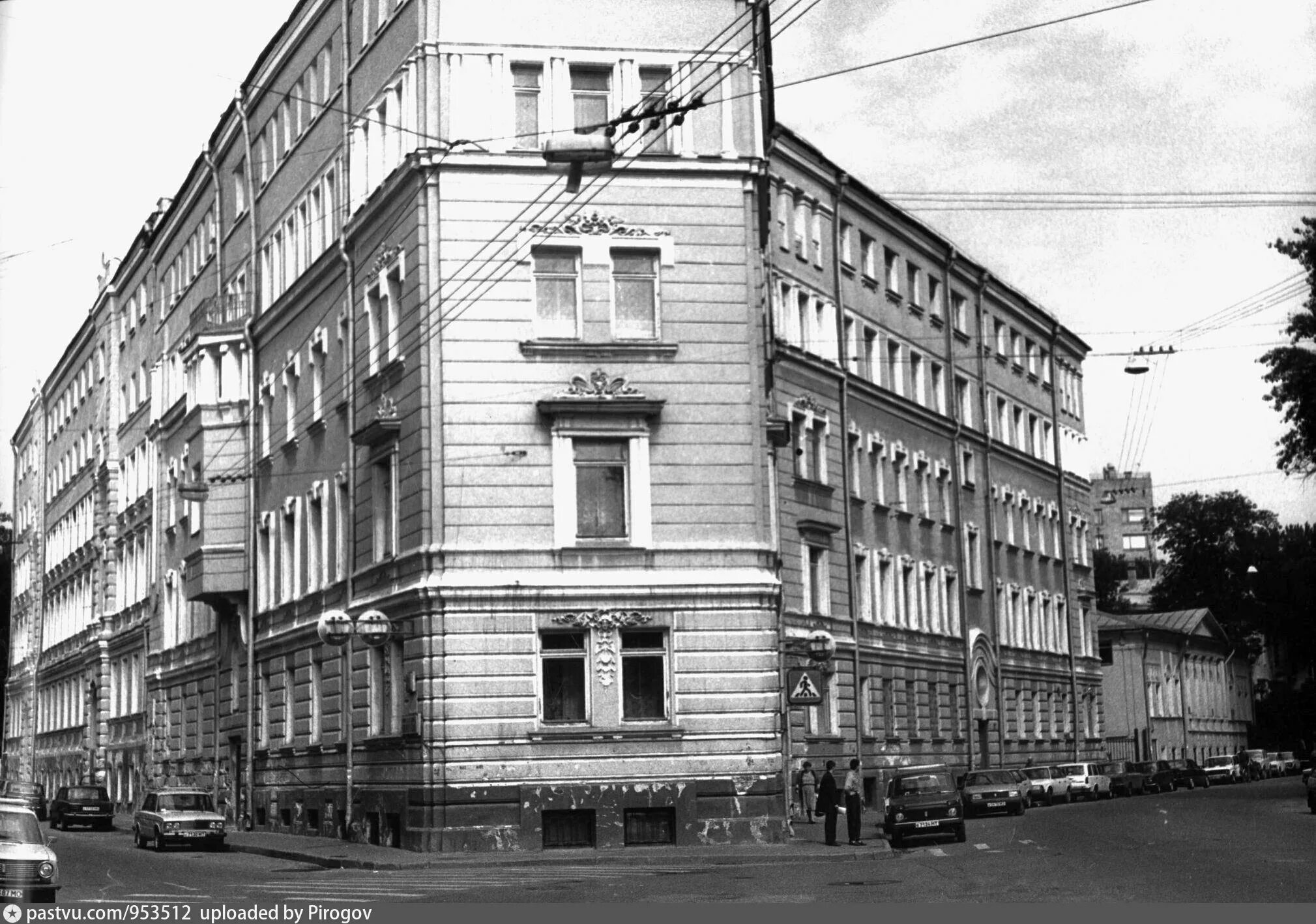 Ул алексея горького. Улица Алексея Толстого в Москве. Москва улица Алексея Толстого, дом 6, Спиридоновка 1993. Алексея Толстого 70. Улица Алексея Толстого дом 6 Москва 1992.