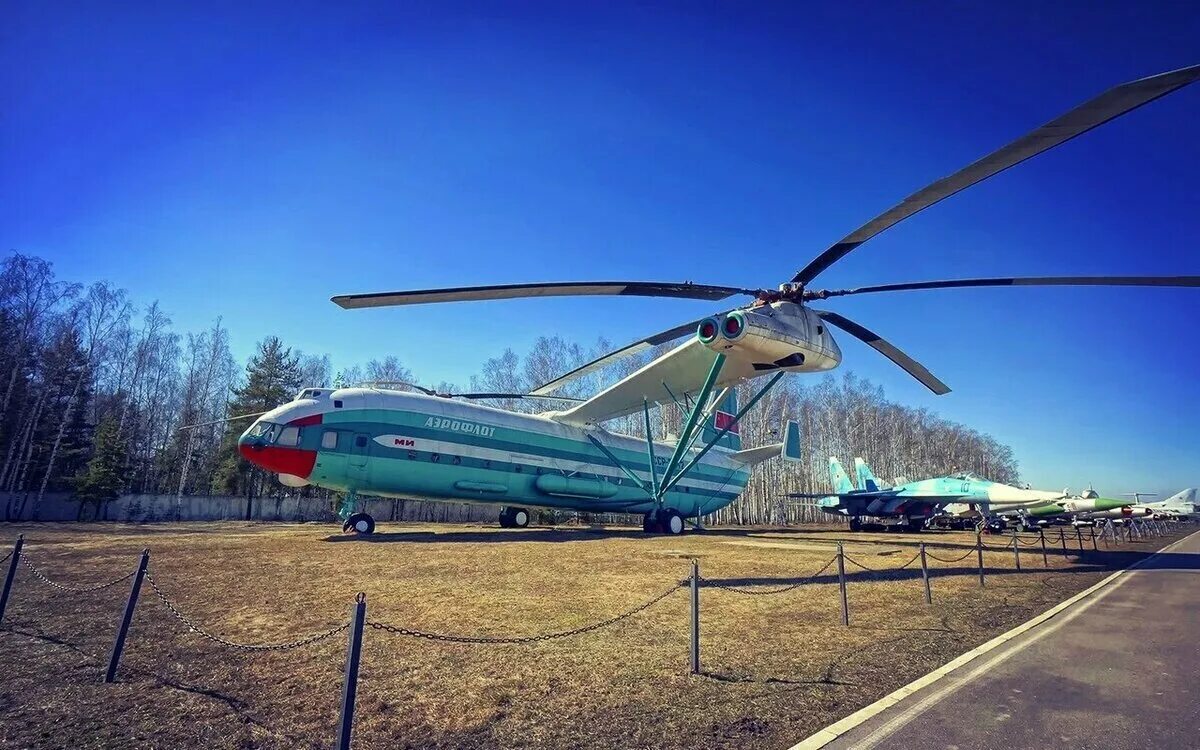 Ми-12 вертолёт. Грузовой вертолёт ми-12. Вертолет ми Монино в 12. Самый большой вертолет в мире ми 12.