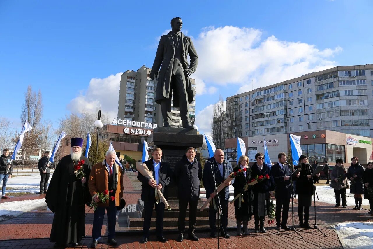 Угаров день. Памятник отцам основателям старый Оскол. Старый Оскол быль памятник. Угаров старый Оскол. Памятник а Угарову старого Оскола.