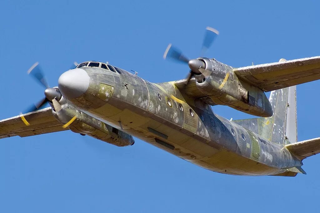 приборная панель ан 24. военный самолет ан 24. в т б 24. ан-24т ссср-46280. в т б 24.