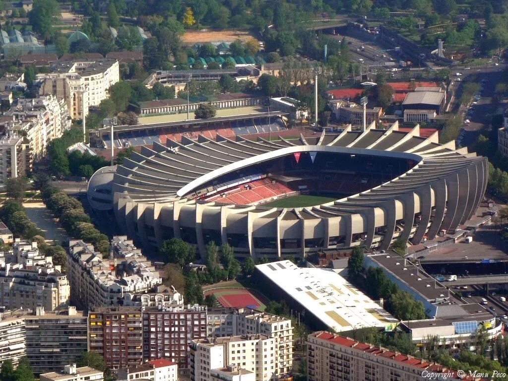 Stadium park. Париж парк де Пренс. Стадион парк де Пренс Париж Франция. Футбольный стадион Parc des Princes в Париже.. ПСЖ стадион парк де Пренс.