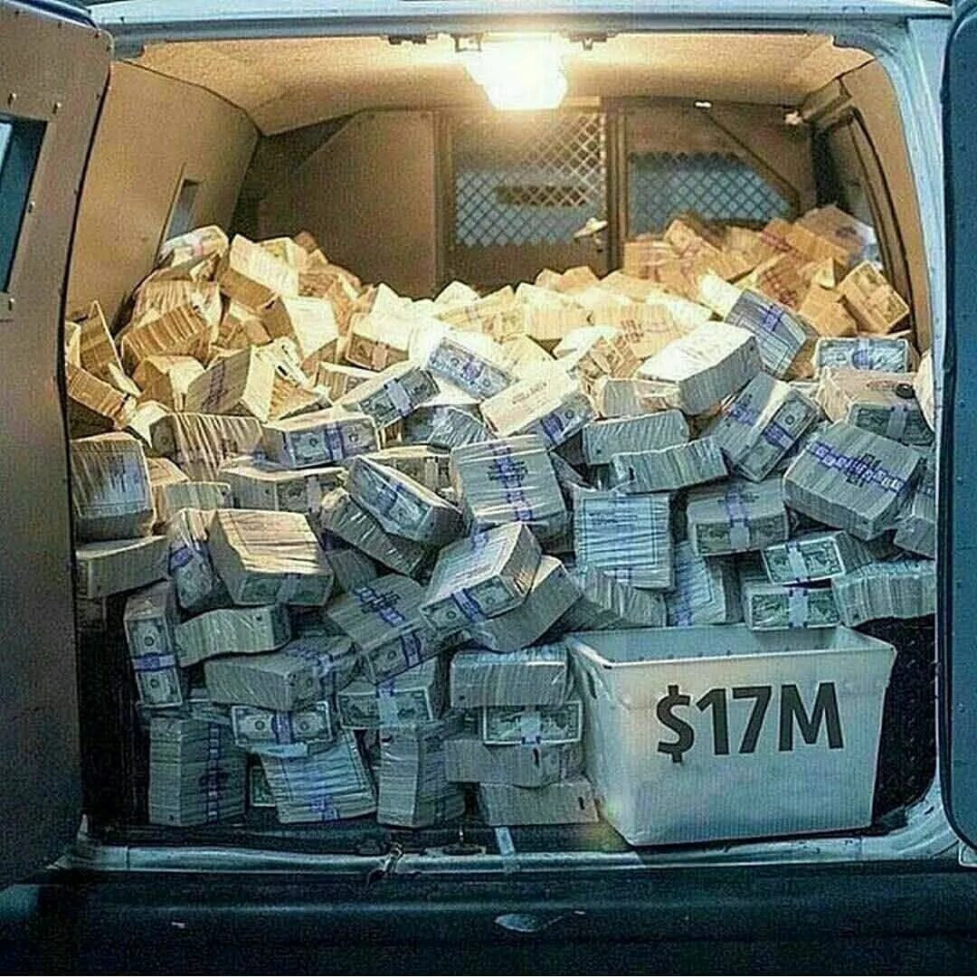 Автомобиль много денег. Фургон с деньгами. Фура с деньгами. Грузовик с деньгами. Полный багажник денег.