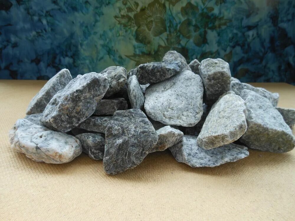 Какая порода камня. Камушки для аквариума. Аквариум с крупными камнями. Гранитные камни в аквариуме. Красивые камни для аквариума.