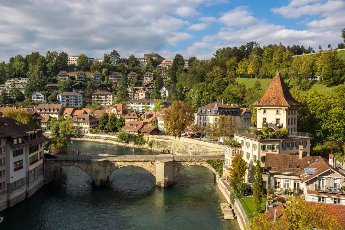 Das schweiz. Берн Швейцария. Старый город Берна в Швейцарии. Старый город (Берн). Пригород Берна Швейцария.