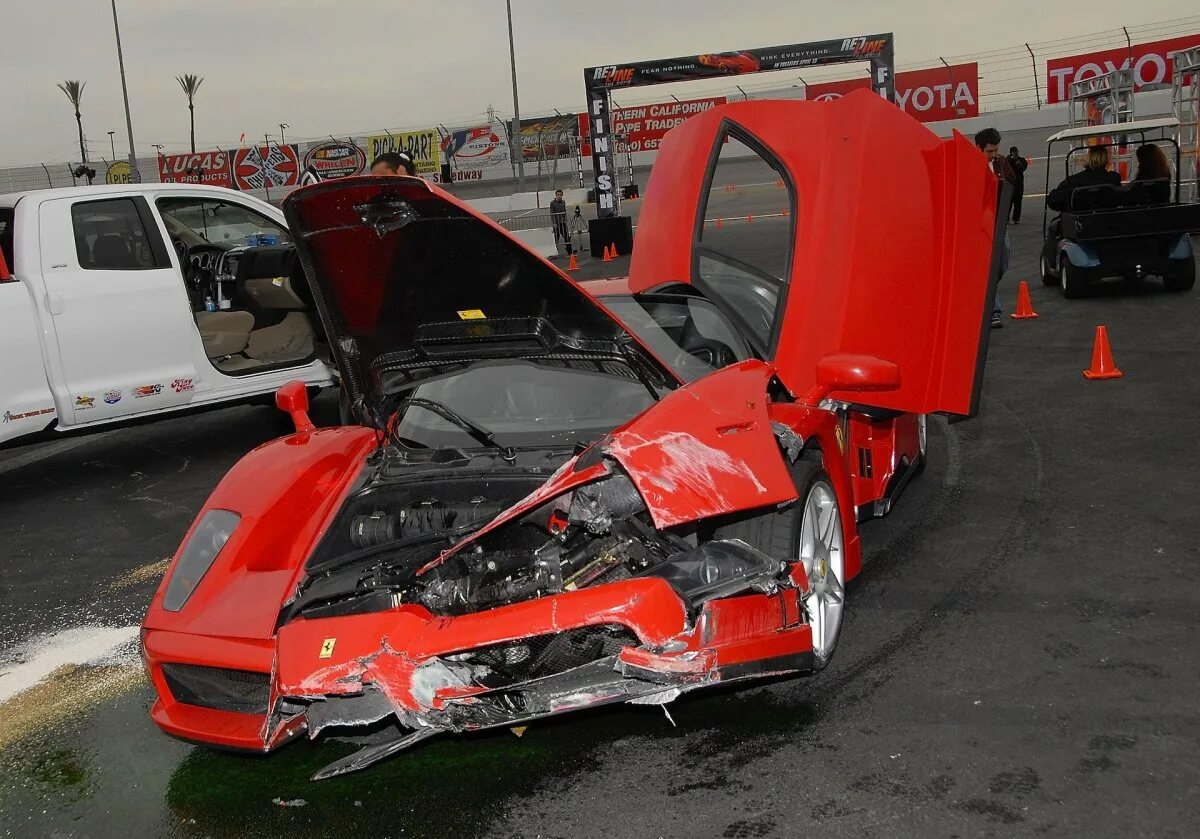 Про разбитые машины. Ferrari Enzo crash.