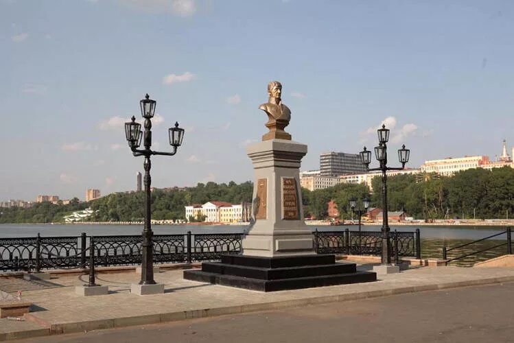 бюст а. памятник андрею федоровичу дерябину ижевск. памятник дерябину в ижевске. дерябину на набережной ижевского пруда. дерябину.