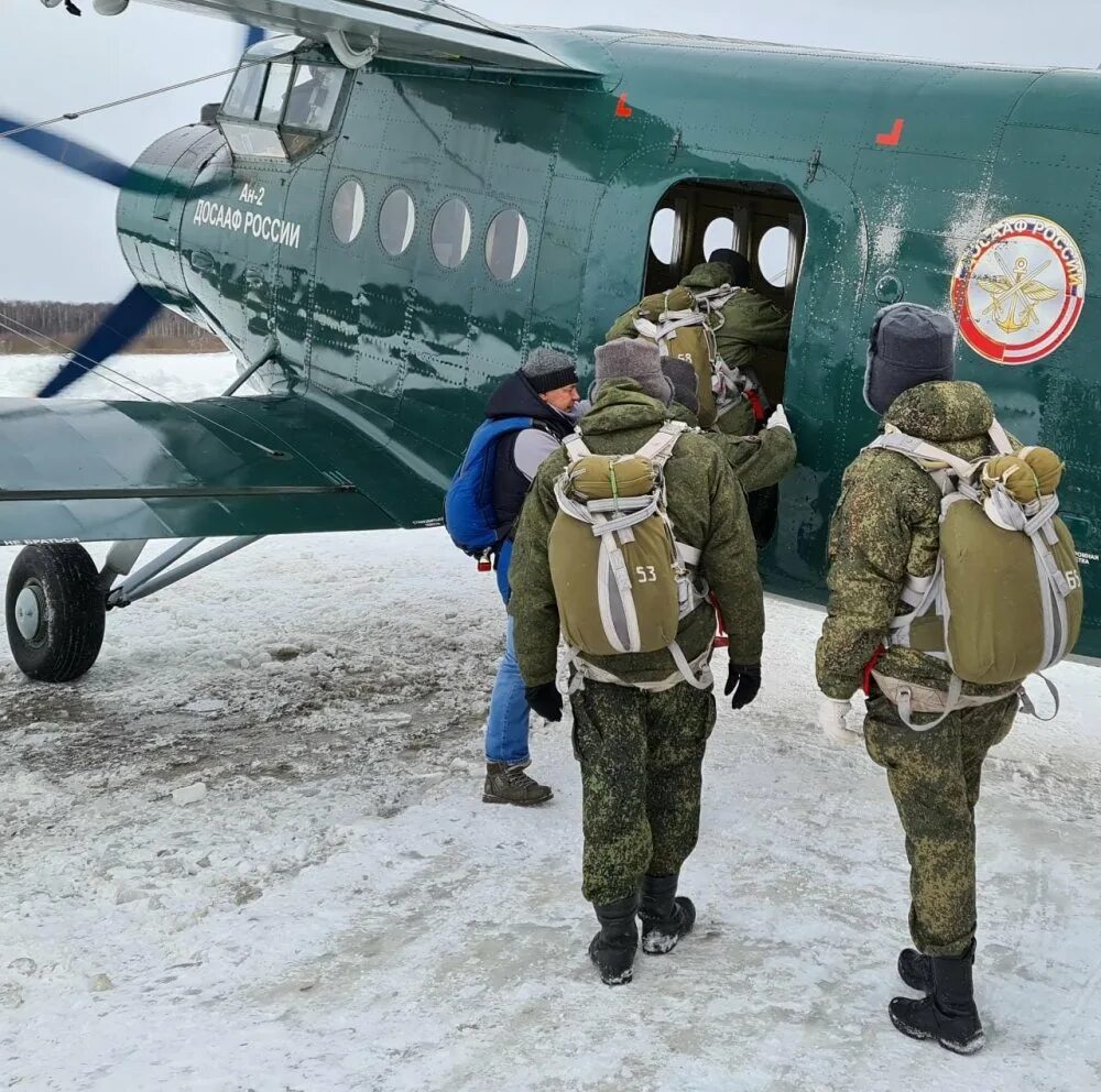 Аэродром волосово прыжки с парашютом. Аэродром волосово прыжки. Аэродром волосово разбился парашютист. Аэродром волосово прыжки с парашютом. Прыжки с ан-2 ан 2 парашютом.