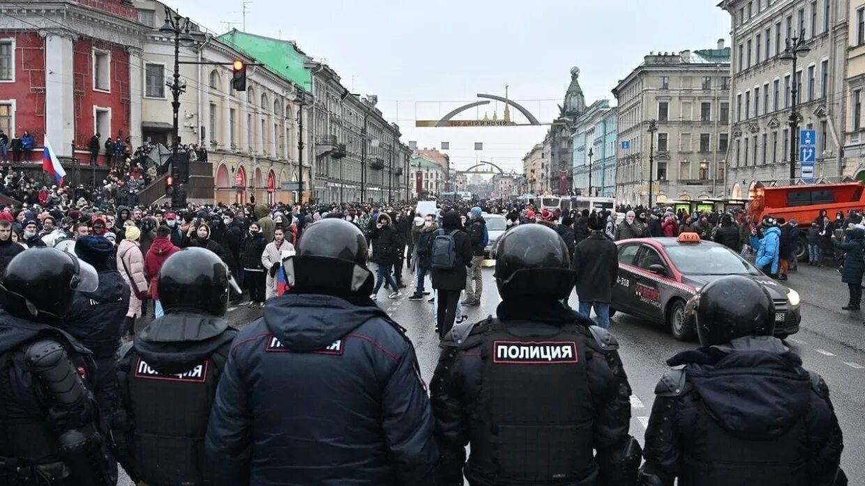 Митинги ст. Митинги в России. Митинг в Питере. Полиция России на митингах.