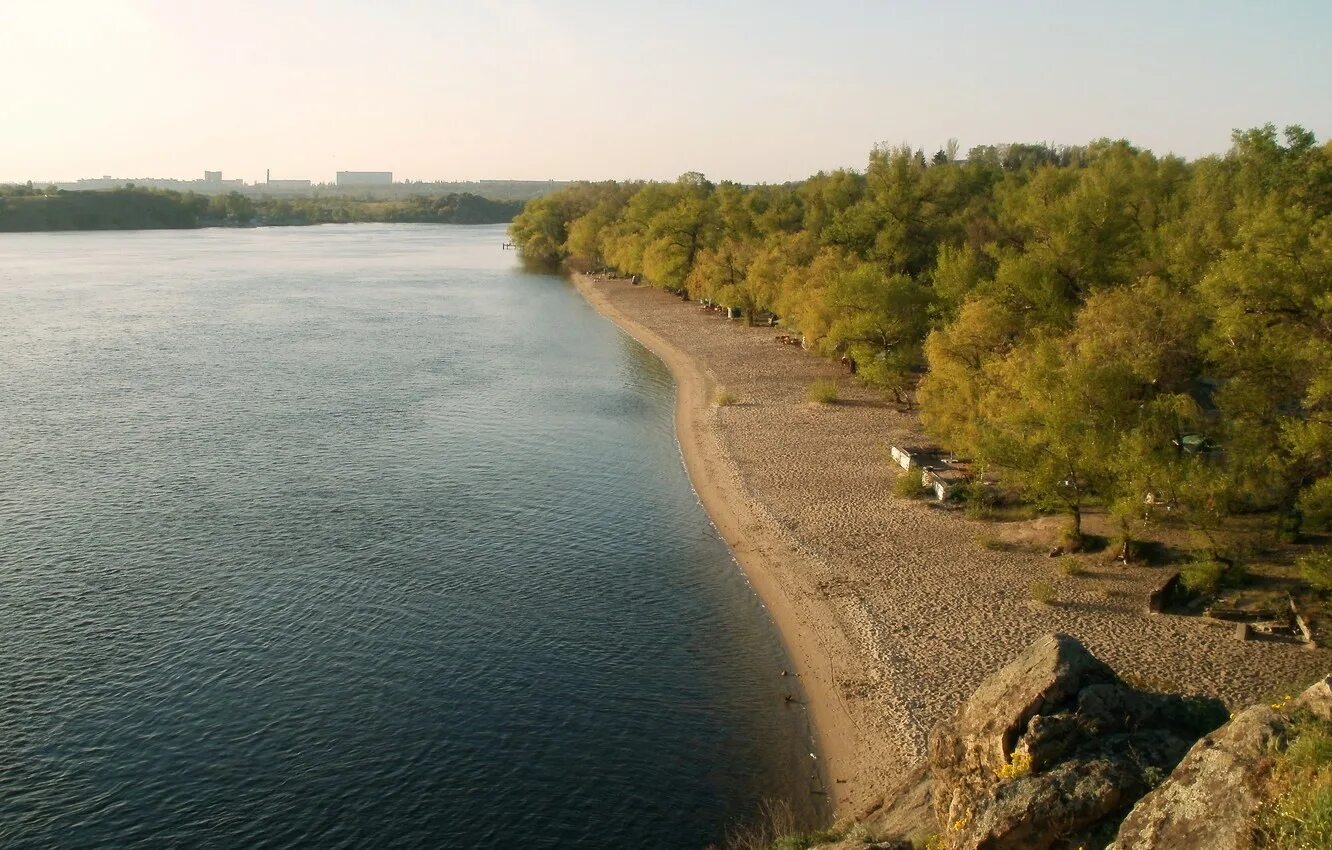 Муратовские берега. Песчаные пляжи на Волге. Берег Волги Астрахань песок. Пляж на речке. Волга пляж.