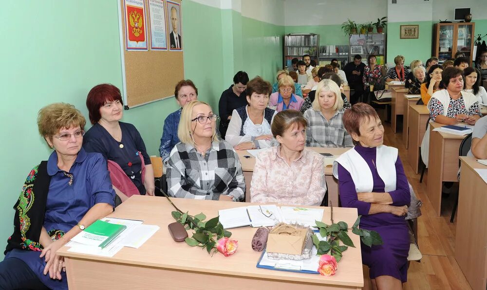 Медицинское училище 24 сокольники преподаватели. Гимназия 1 бузулук. Микрорайоне учитель. Микрорайоне учитель. Микрорайоне учитель.