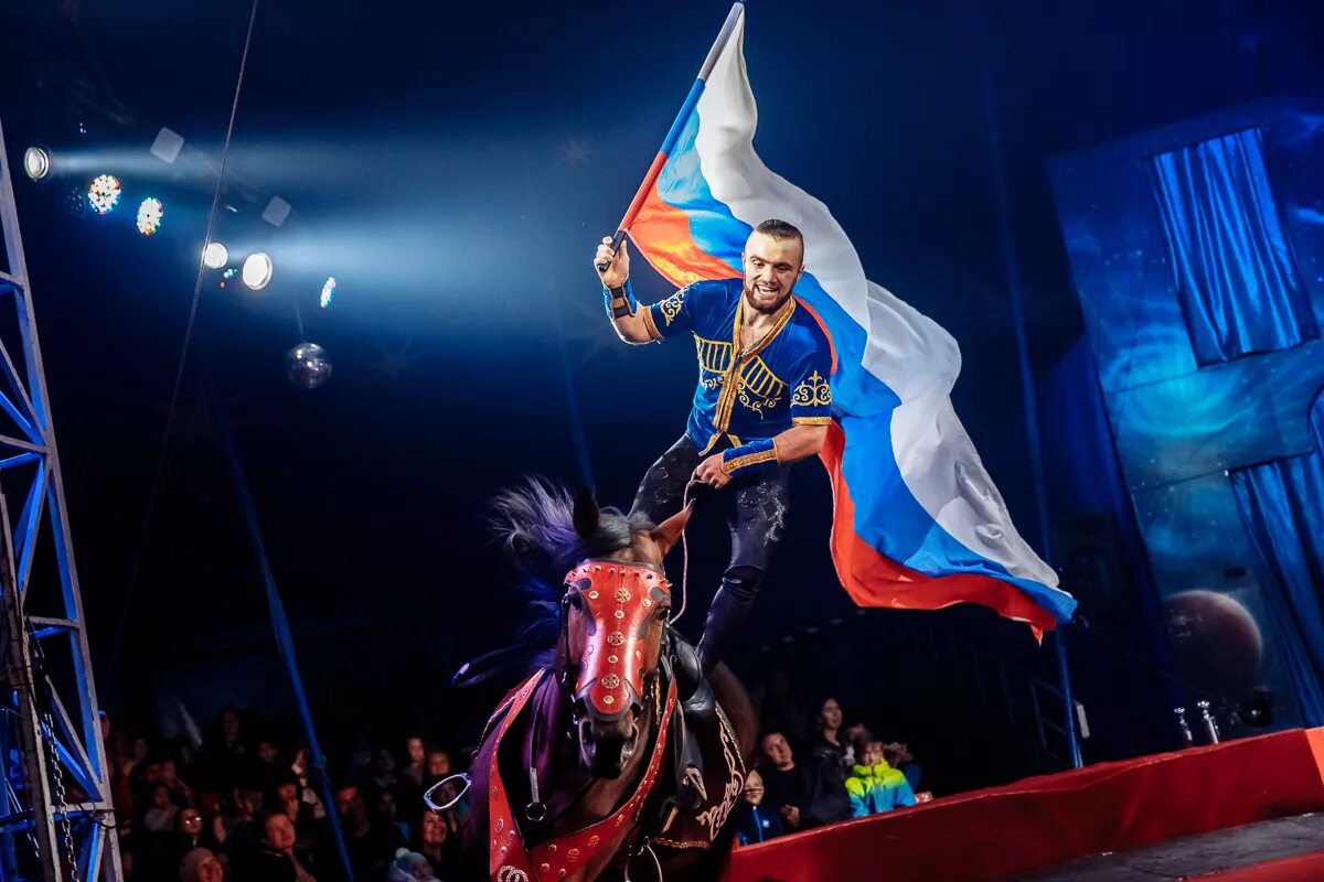 Шапито георгиевск. ЕВРОЦИРК Новороссийск. Шапито. Цирк шапито. Цирк 2022.