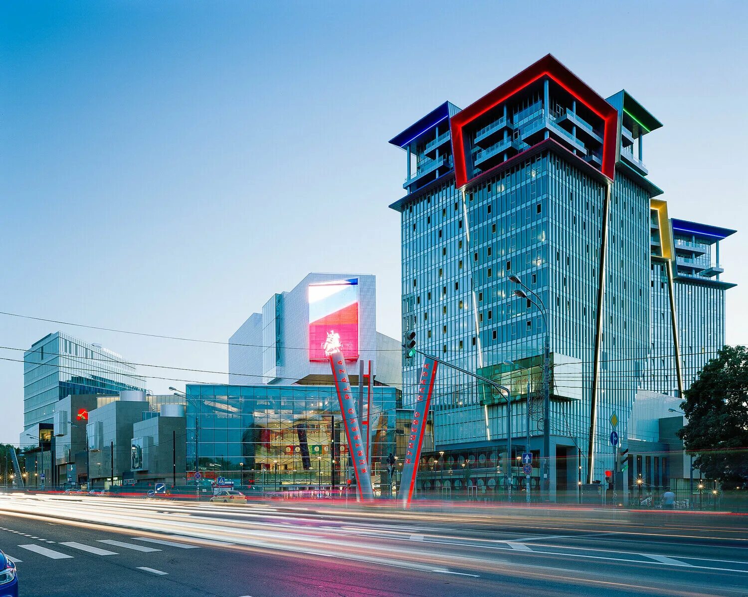 41. ярцевская 19 тц кунцево плаза. технический центр кунцево лимитед. сузуки центр в иркутске. фасад автосалон ленд ровер.