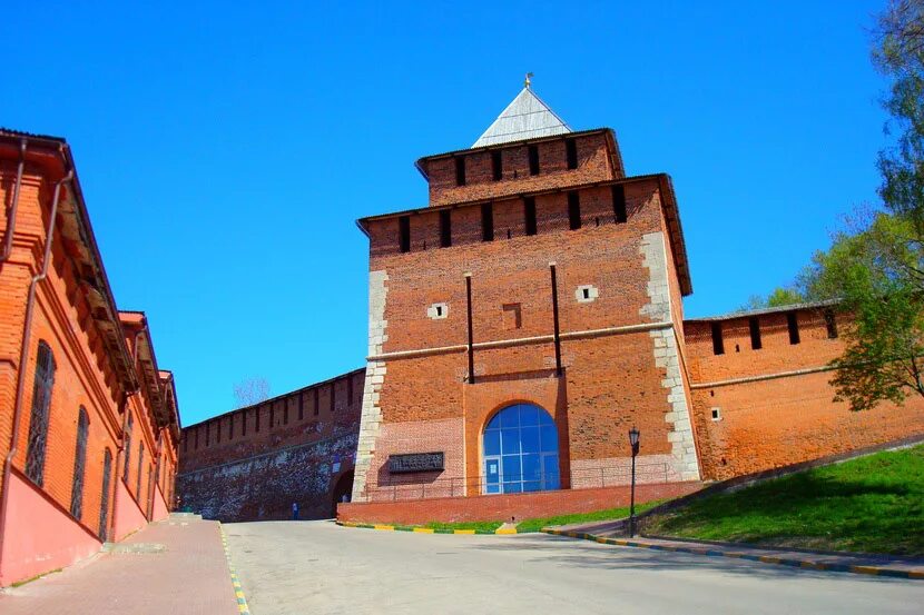 Ивановская башня Нижний Новгород. Ивановская башня башни Нижегородского Кремля. Нижегородский Кремль Нижний Новгород башни. Ивановские ворота Нижегородского Кремля. Нижегородский кремль имеет 88 башен