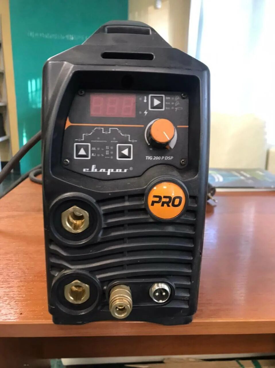 Сварочный инвертор tig 200 p dsp. Сварог тиг 200 dsp. сварог pro tig 200 p dsp. сварог tig 200p dsp acdc. сварог dsp 200 pro tig клапан.