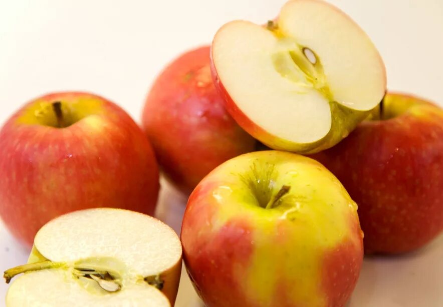 1 2 яблоко. Яблоки. Яблоко темнеет. Несладкие сорта яблок. Сорта яблок для диабетика.