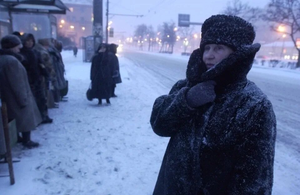 Сильный мороз предложение. Сильный Мороз. Мороз в Омске. Похолодание в Омске. Усиление ветра зимой.