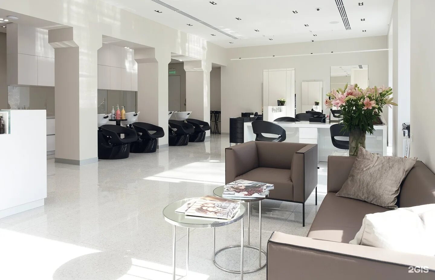 Персона ленинский. Nailmaker bar. Камертон салон красоты спб ленинский проспект. Салон красоты на ленинском. Студия ленинский проспект.