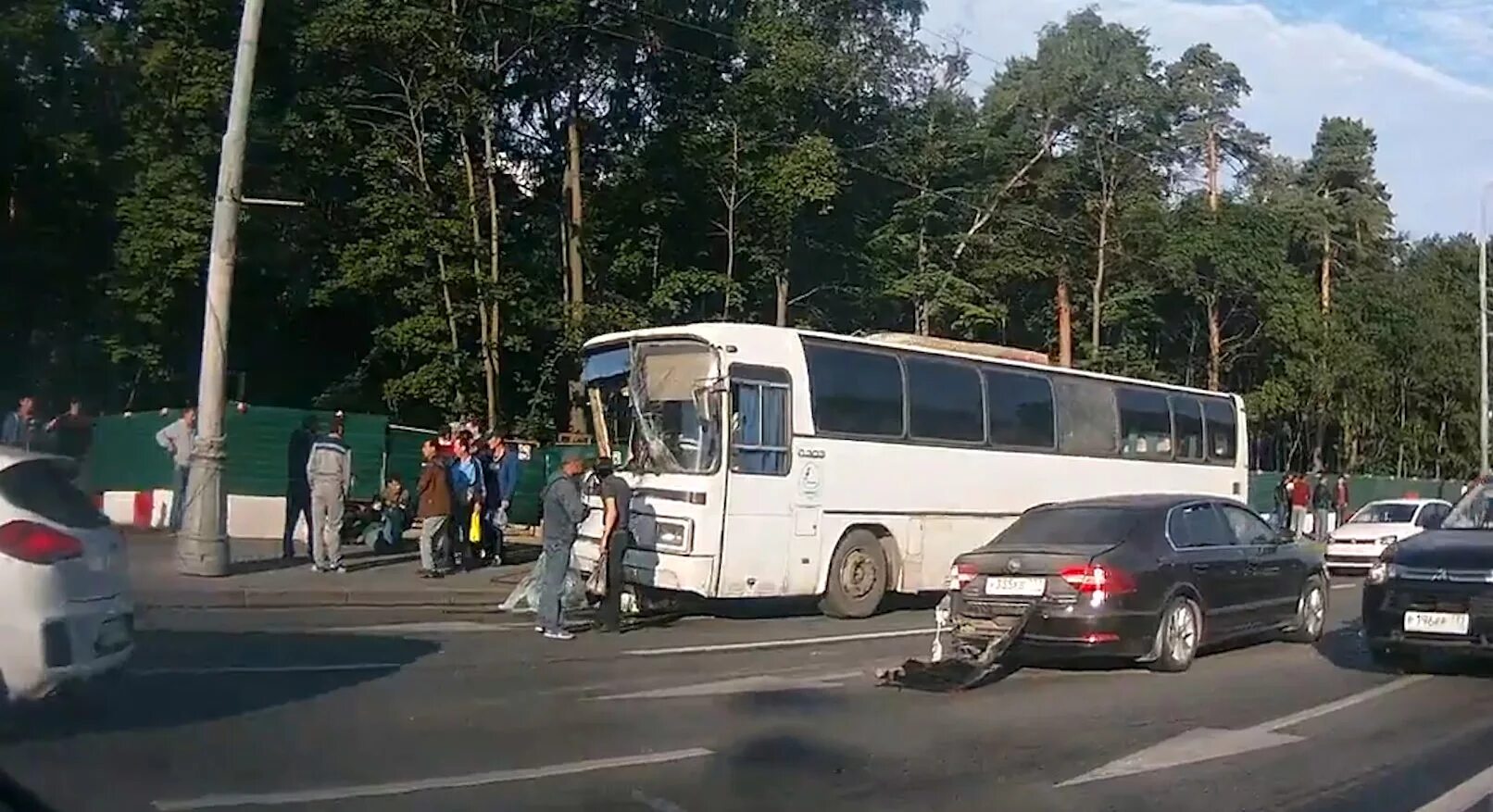 Авария Волоколамское шоссе. Авария Мерседес на Волоколамском шоссе. ДТП на Волоколамском шоссе вчера. ДТП Волоколамское шоссе.