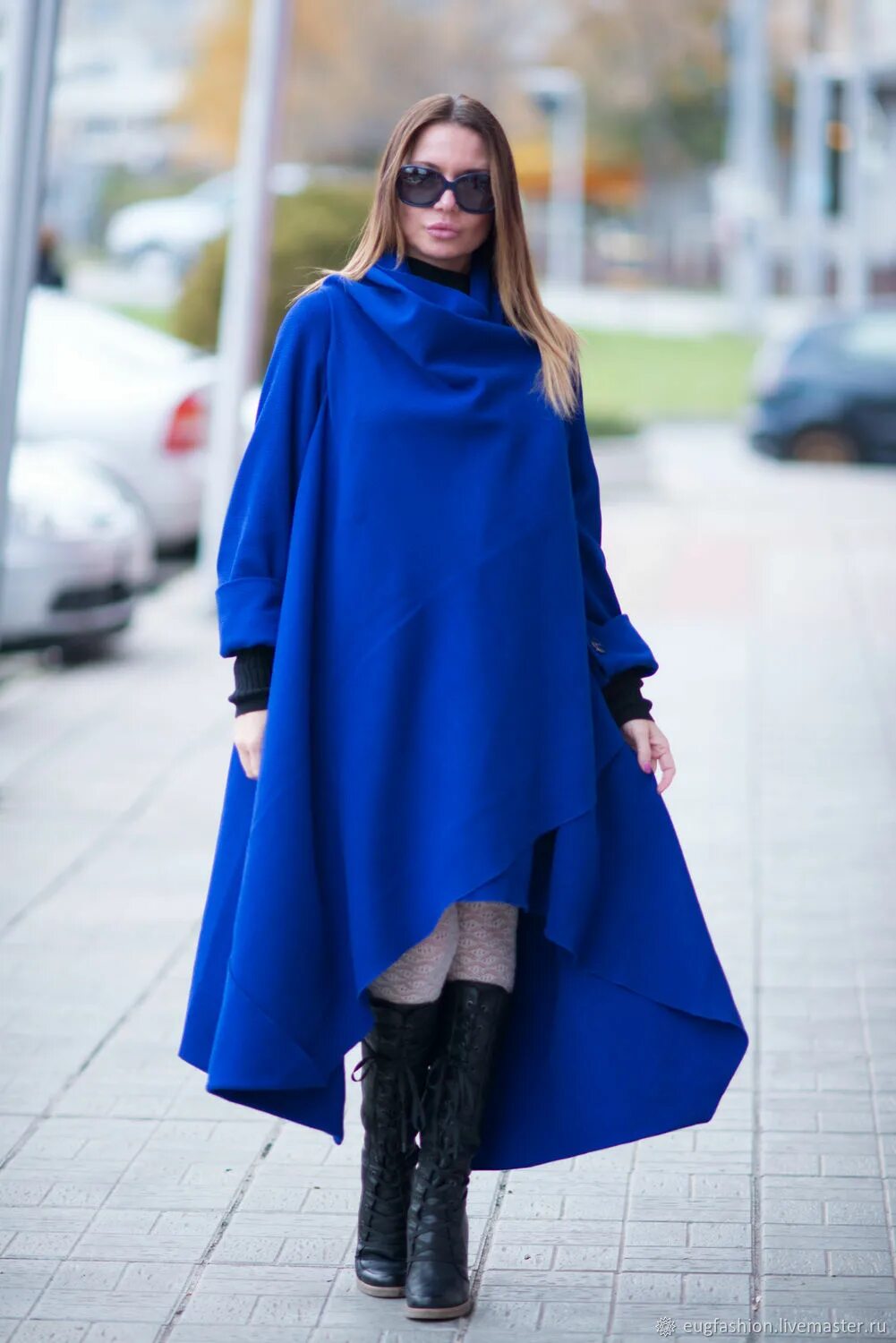 Синее пальто купить. Синее пальто. Синее пальто женское. Пальто синего цвета. Синее кашемировое пальто женское.